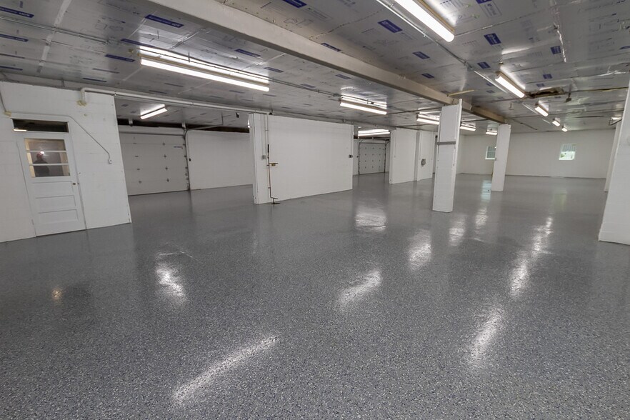 More Photos Of 925 Virginia St, Shelbyville Warehouse For Lease