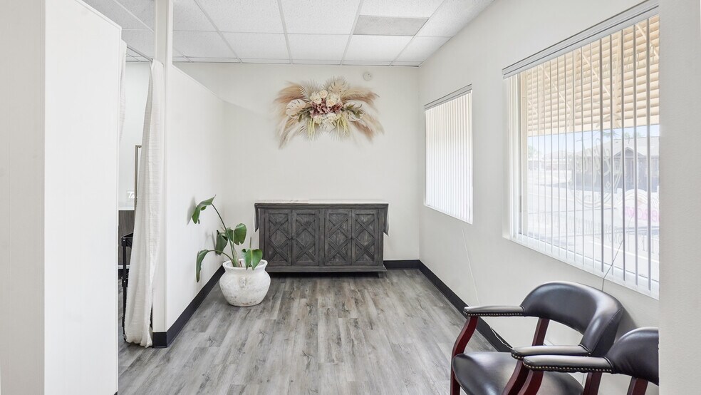 More Photos Of 702 E Main St, Othello Storefront Retail Office For Lease