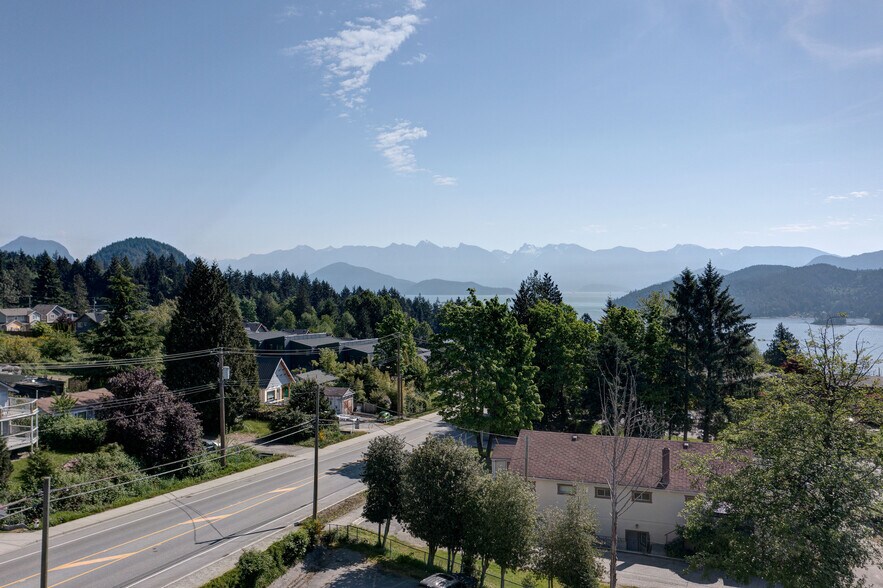 More Photos Of 771 Gibsons Way, Gibsons Storefront For Sale