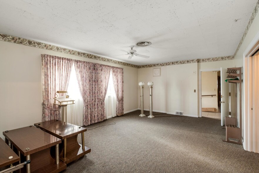More Photos Of 5401 Schaefer Rd, Dearborn Storefront Retail Office For Lease