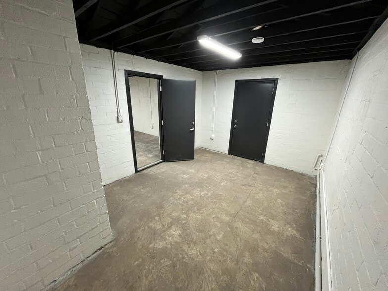 More Photos Of 2538 E McDowell Rd, Phoenix Freestanding For Lease