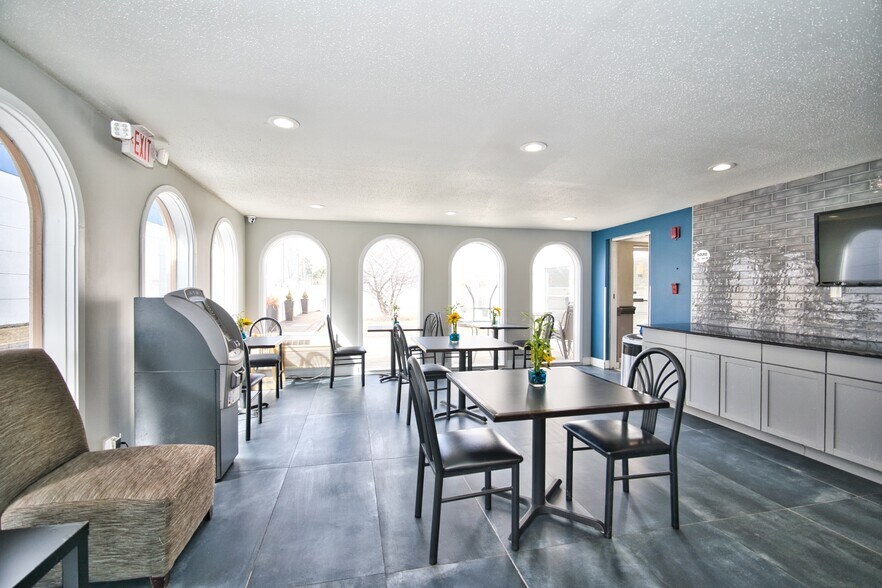 More Photos Of 9110 Waukegan Rd, Morton Grove Hotel For Sale