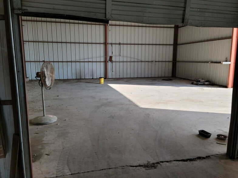 More Photos Of 8209 S US Highway 287, Rhome Land For Lease