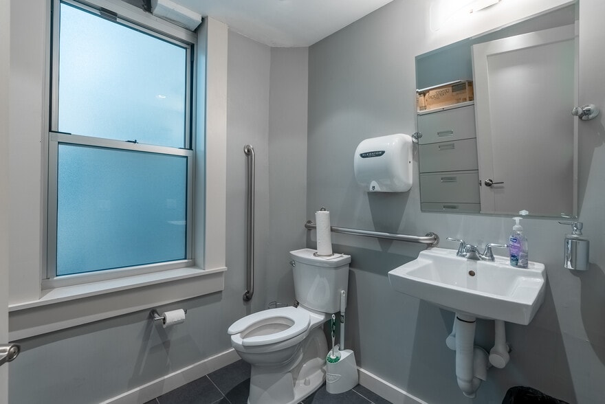 More Photos Of 104-110 E 40th St, New York Medical For Sale