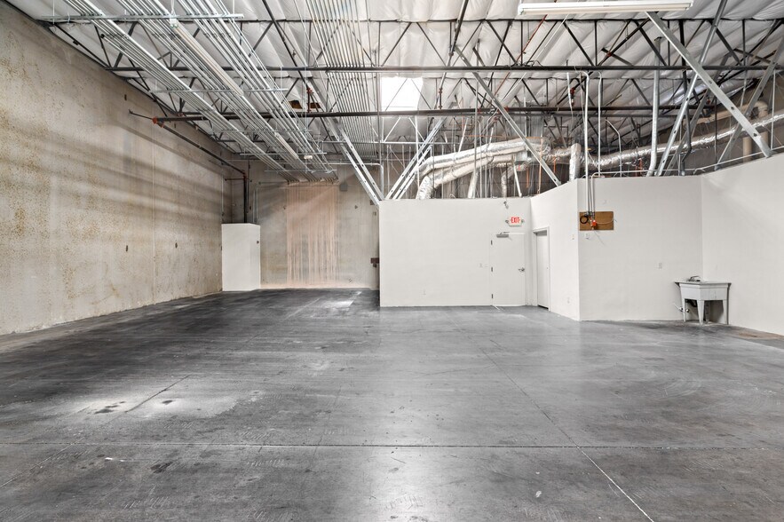 More Photos Of 4570 W Post Rd, Las Vegas Unknown For Lease