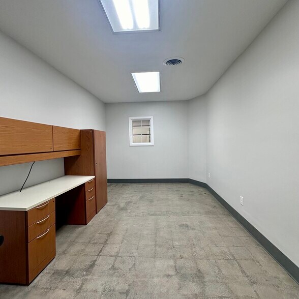 More Photos Of 710 Dawn St, Richmond Warehouse For Lease