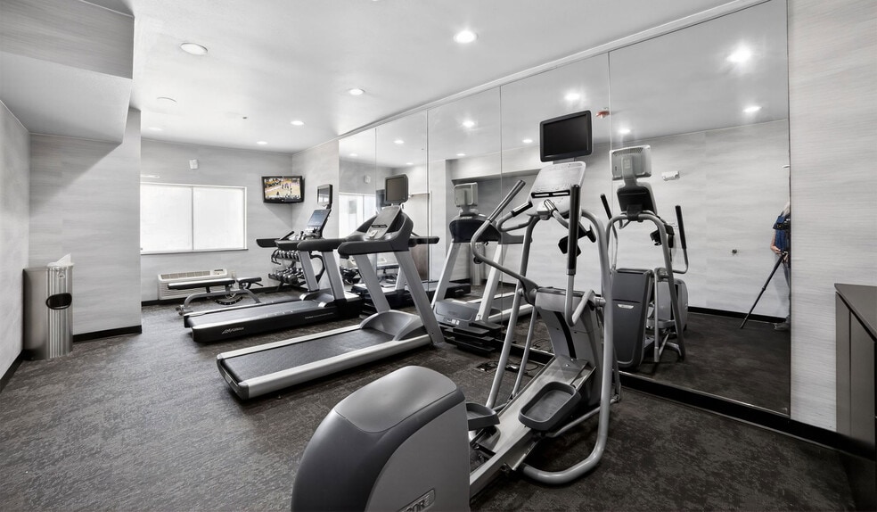 More Photos Of 1945 W Southwest Loop 323, Tyler Hotel For Sale