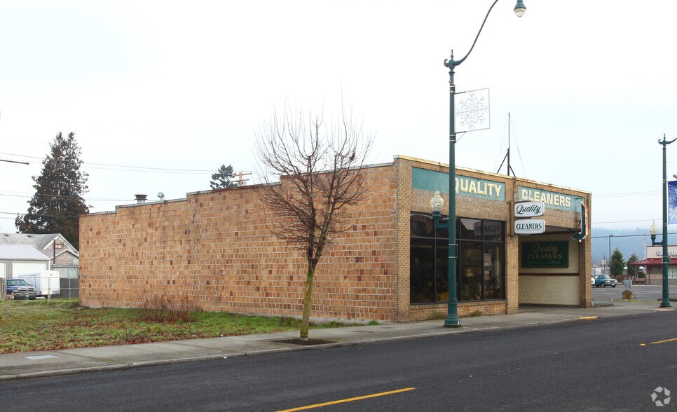 More Photos Of 1229 Main St, Sumner Freestanding For Sale