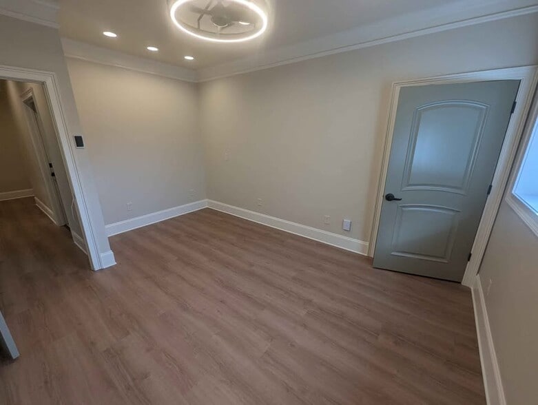 More Photos Of 712 Oak St, Gainesville Coworking Space