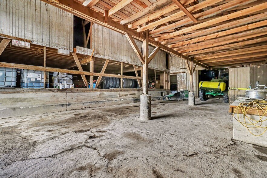 More Photos Of 4685 W US Route 20, Gibsonburg Light Distribution For Sale