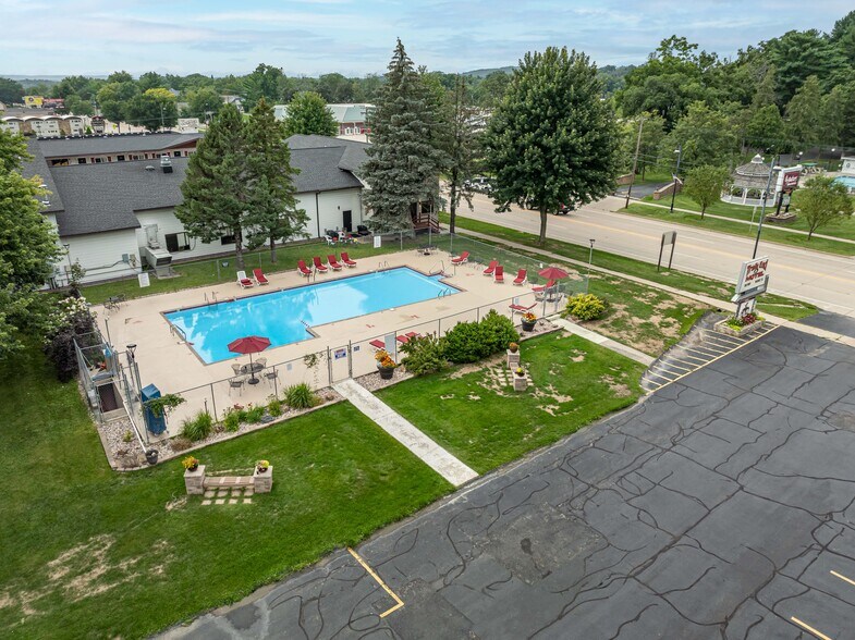 More Photos Of 1116 Broadway, Wisconsin Dells Hotel For Sale