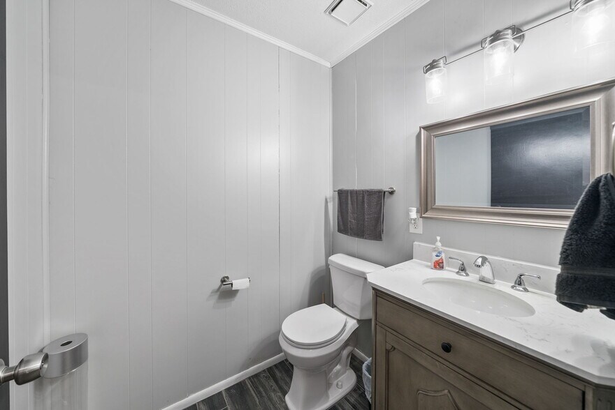 More Photos Of 2135 E 5th St, Panama City Auto Repair For Sale