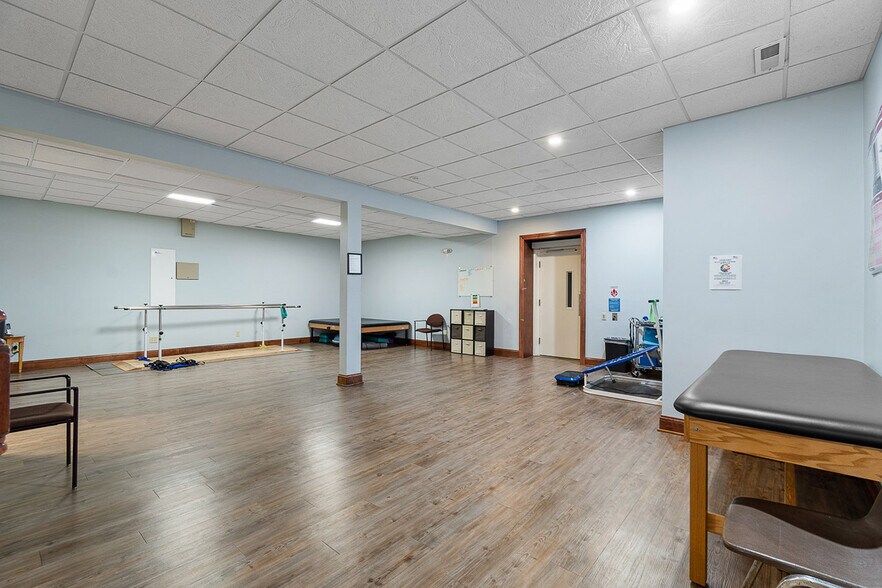 More Photos Of 5495 Meese Rd NE, Louisville Sports And Entertainment For Sale
