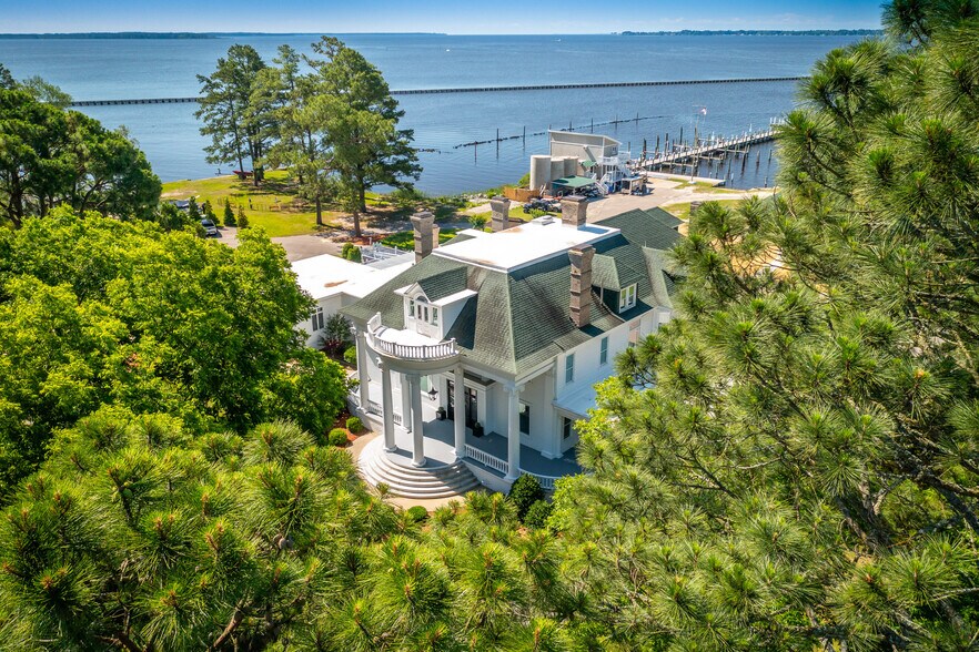 More Photos Of 738 E Main St, Belhaven Hotel For Sale