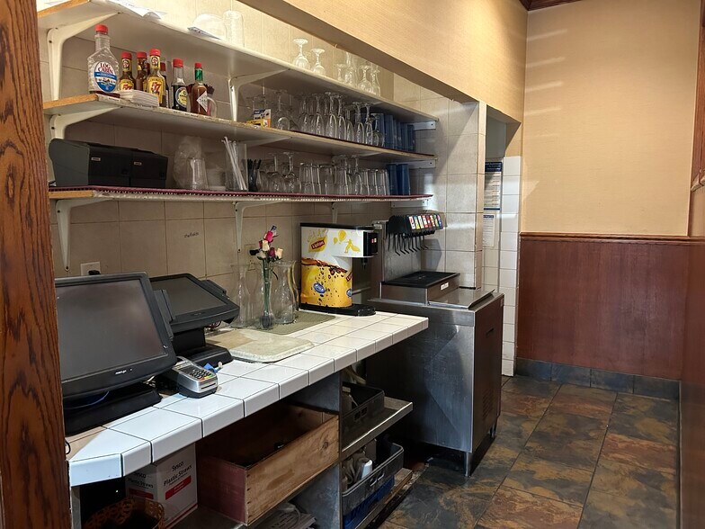 More Photos Of 1027 Sheffield Ave, Dyer Restaurant For Sale
