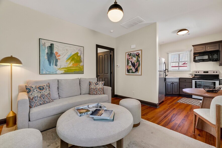 More Photos Of 17 W Park Ave, Savannah Office For Sale