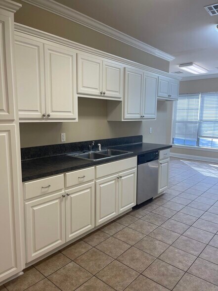More Photos Of 2798 O'Neal Ln, Baton Rouge Office For Lease