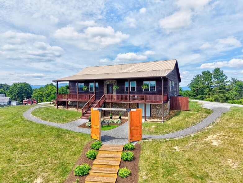 More Photos Of 639 Wagon Wheel Rd, Elk Creek Lodge Meeting Hall For Sale