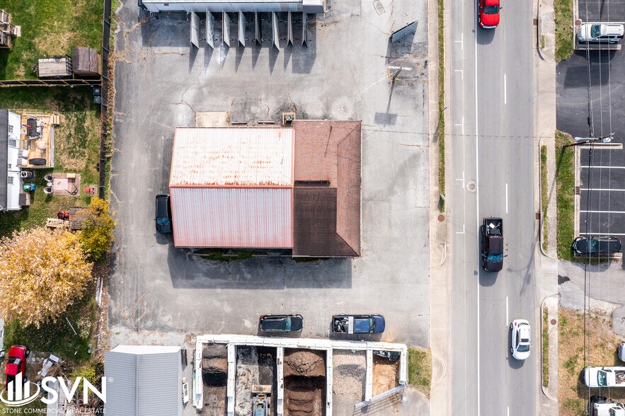 More Photos Of 508 S 3rd St, Danville Showroom For Lease