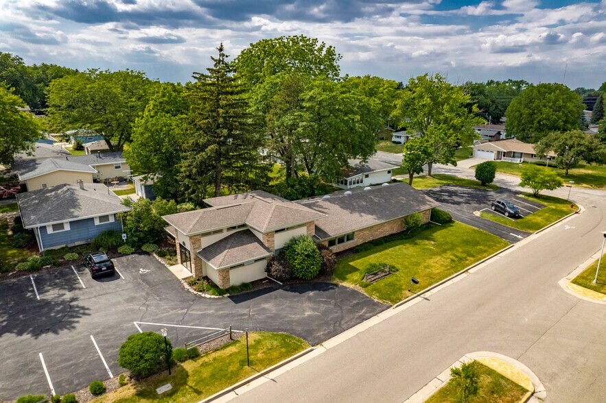 More Photos Of 718 Park Ave, Beaver Dam Office For Sale