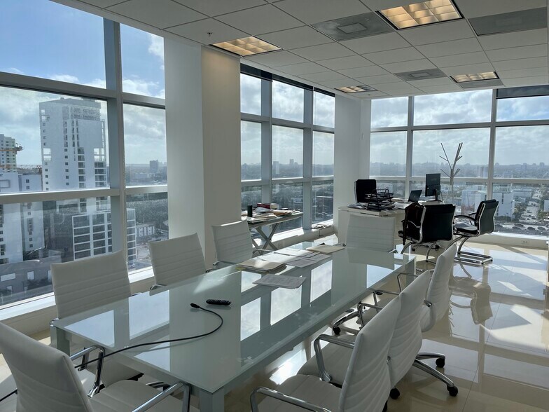 More Photos Of 175 SW 7th St, Miami Medical For Sale