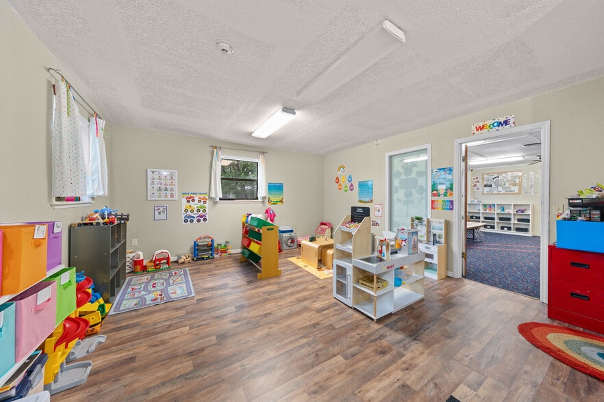 More Photos Of 102 S Highland St, Bushnell Daycare Center For Sale