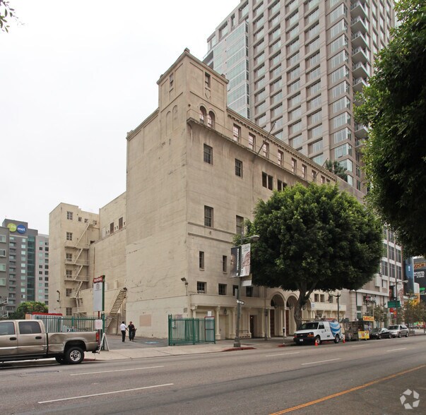 Primary Photo Of 940 S Figueroa St, Los Angeles Specialty For Sale