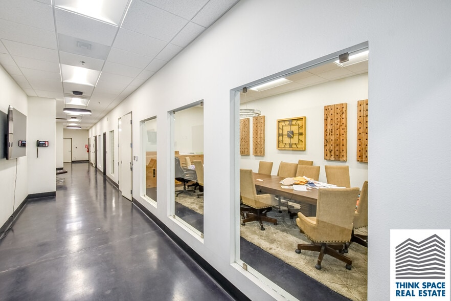 More Photos Of 9419 Mason Ave, Chatsworth Manufacturing For Lease