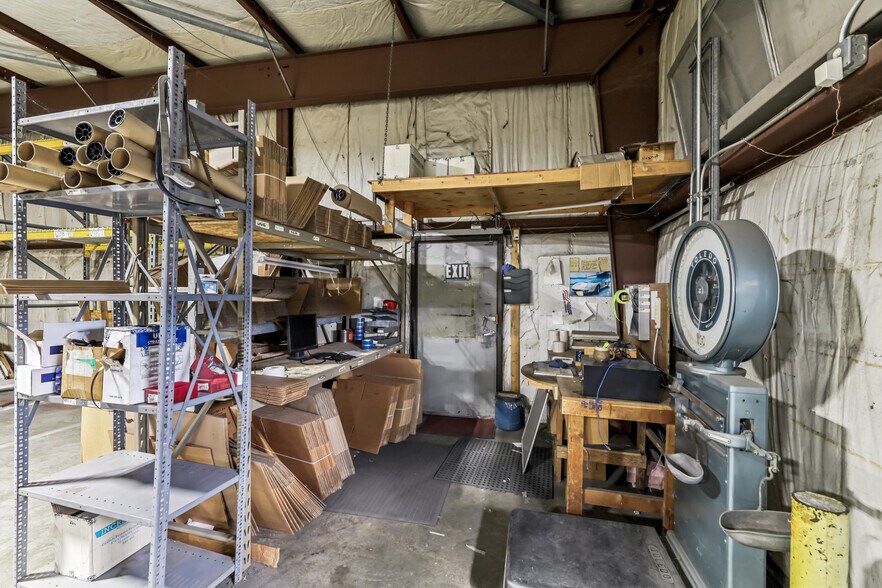 More Photos Of 3939 E 14th St, Des Moines Warehouse For Sale