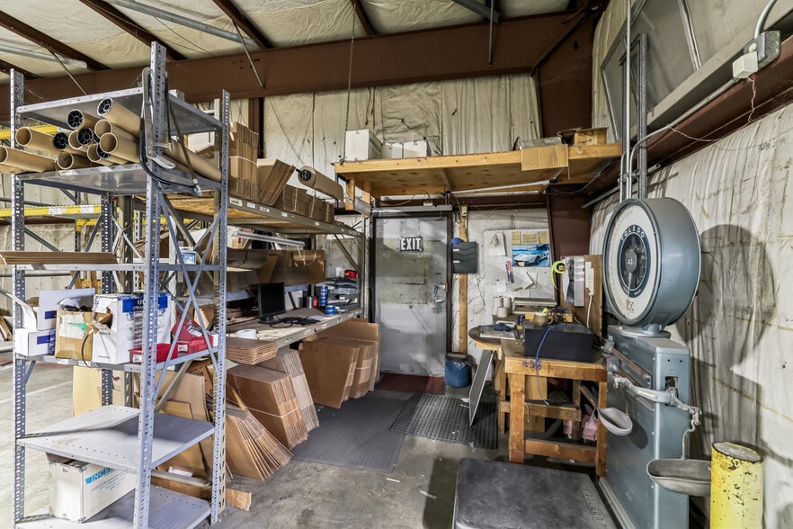 More Photos Of 3939 E 14th St, Des Moines Warehouse For Sale