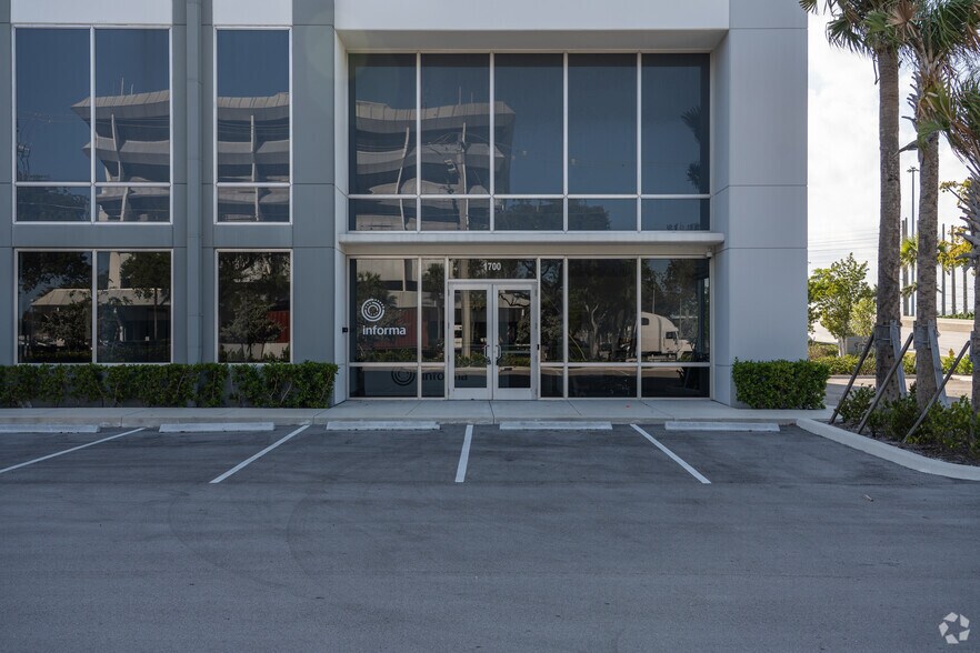 More Photos Of 1700 Eller Dr, Fort Lauderdale Distribution For Lease