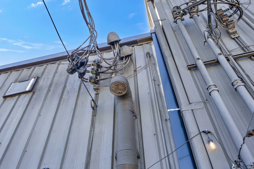 More Photos Of 10-14 W Illiana St, Orlando Warehouse For Sale