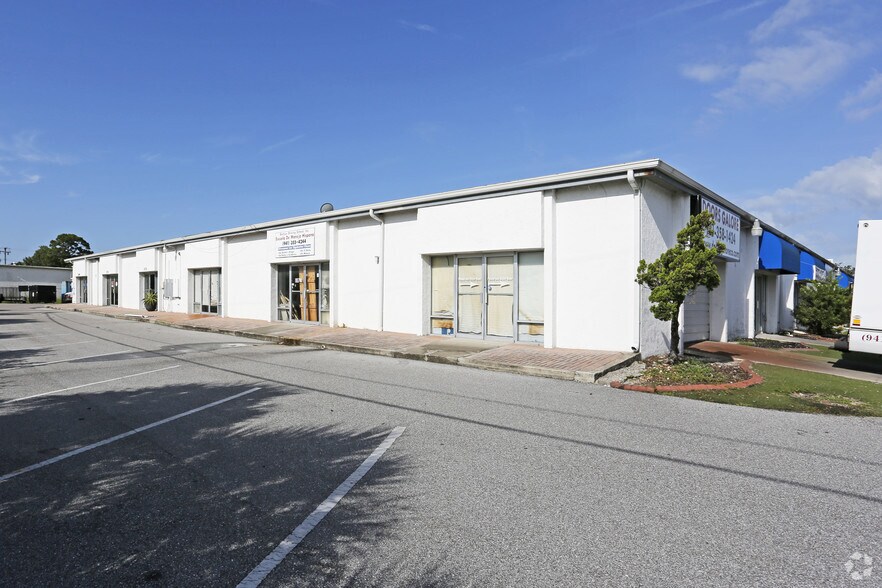 More Photos Of 1850-1890 University Pky, Sarasota Warehouse For Lease