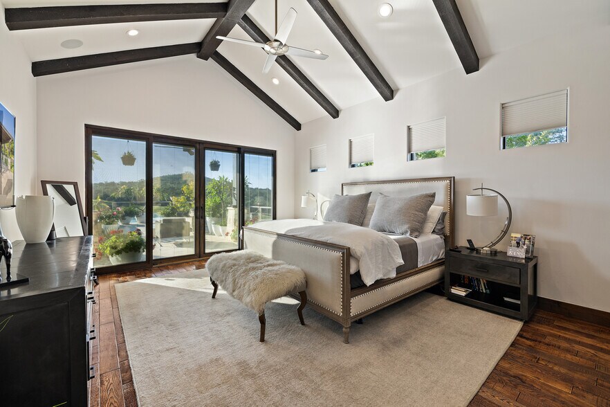 More Photos Of 101 Rolling Hills Rd, Blanco Specialty For Sale