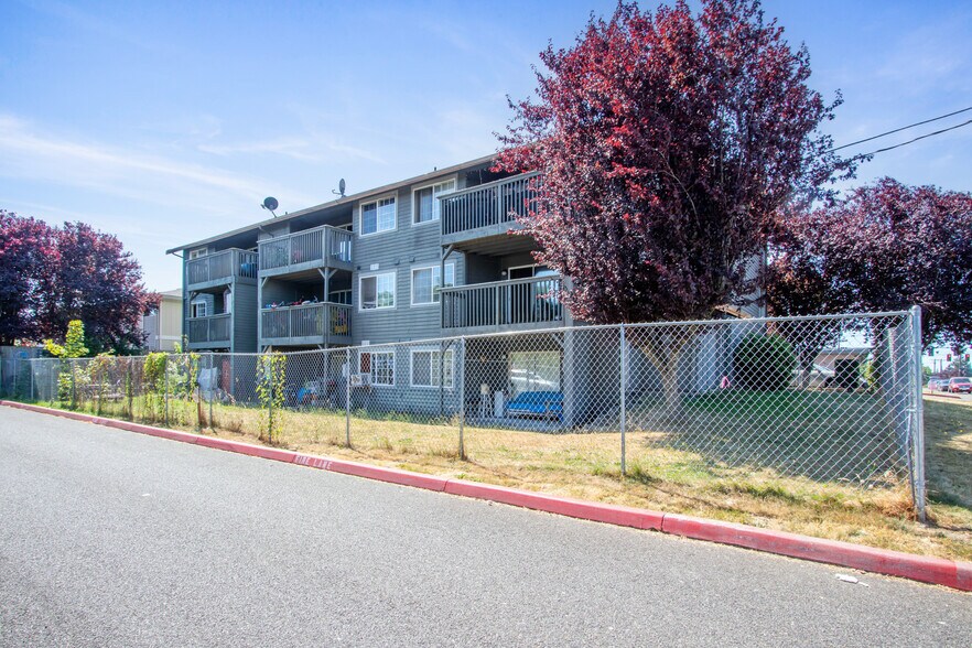 More Photos Of 7603 Pacific Ave, Tacoma Apartments For Sale