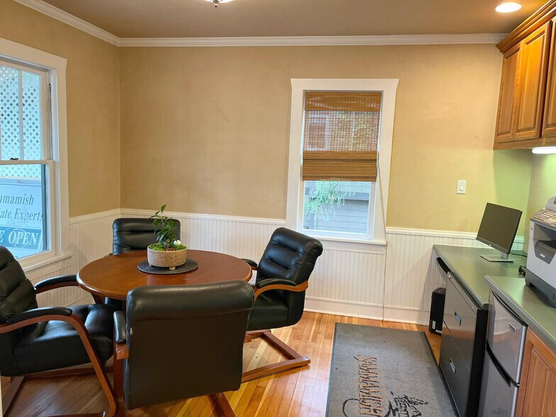 More Photos Of 23042 Ne 8th St, Sammamish Office For Sale