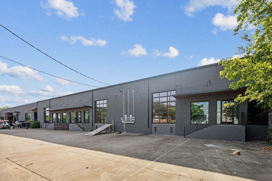 More Photos Of 4732 Algiers St, Dallas Manufacturing For Lease