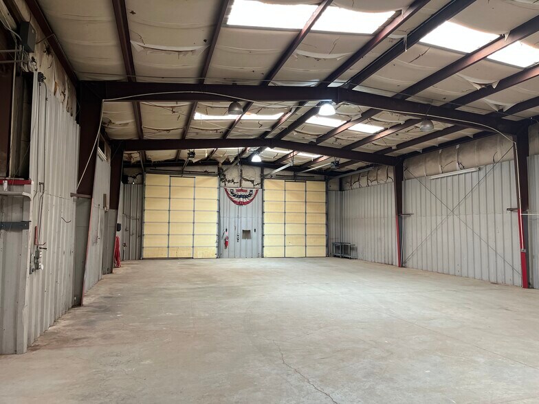 More Photos Of 11401 S Portland Ave, Oklahoma City Warehouse For Lease