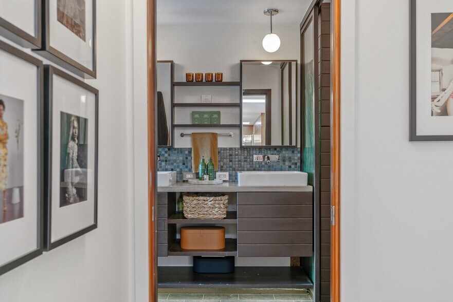 More Photos Of 1964 Vestal Ave, Los Angeles Office Residential For Sale