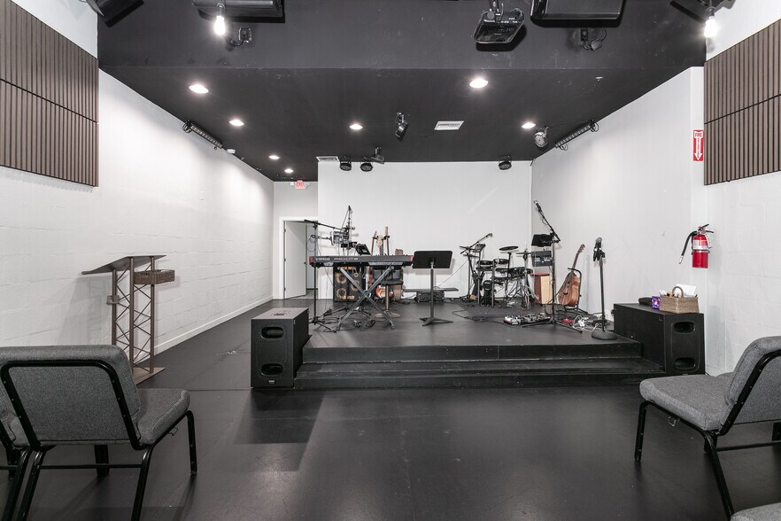 More Photos Of 605 Azusa, Azusa Storefront Retail Office For Sale