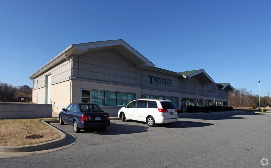 More Photos Of 25 Henry Ford Cir, Waldorf Flex For Lease