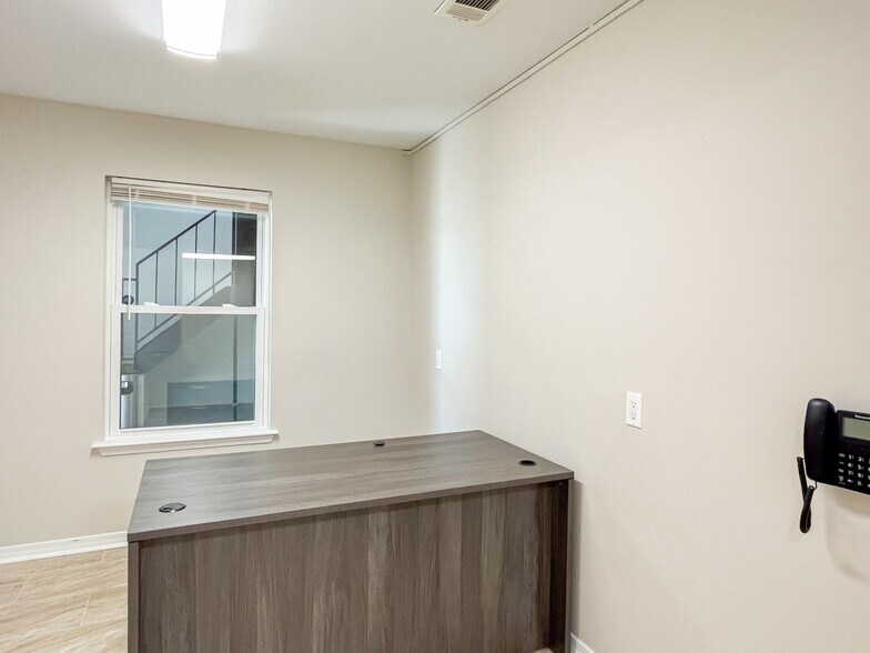 More Photos Of 5917 Jones Creek Rd, Baton Rouge Office For Sale