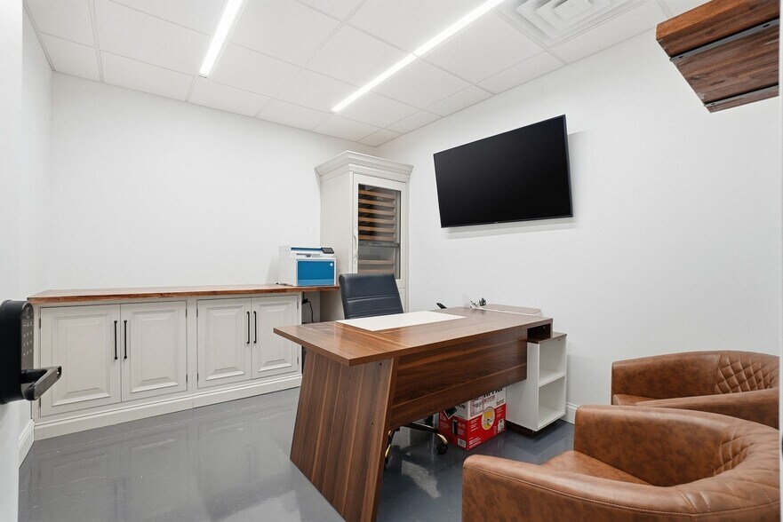 More Photos Of 116-118 S Water St, Wilmington Storefront Retail Office For Sale