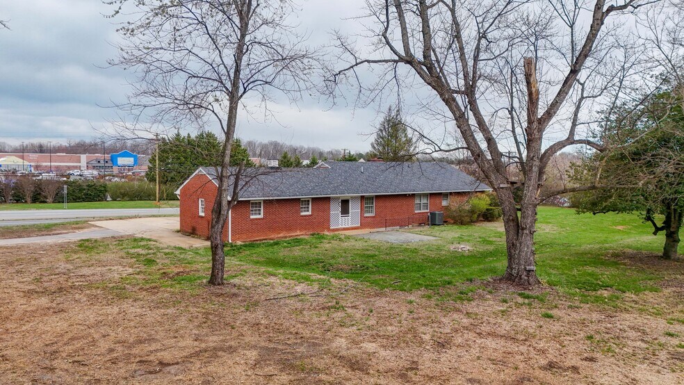 More Photos Of 1001 E Lynchburg Salem Tpke, Bedford Office For Sale