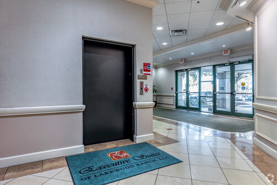 More Photos Of 6151 Lake Osprey Dr, Sarasota Office For Lease