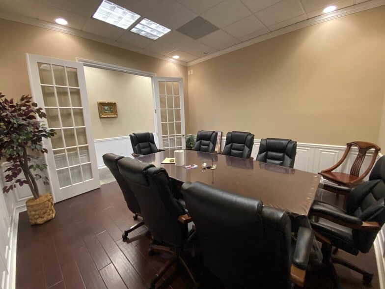 More Photos Of 42500 Eleven Mile Rd, Novi Medical For Lease