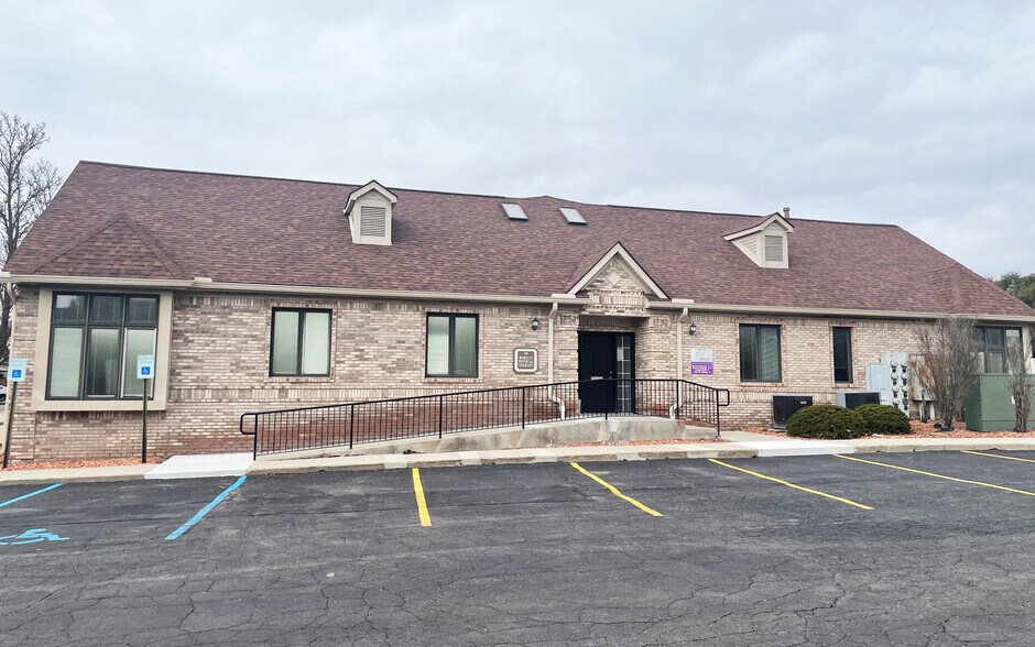 More Photos Of 555 Barclay Cir, Rochester Hills Medical For Lease