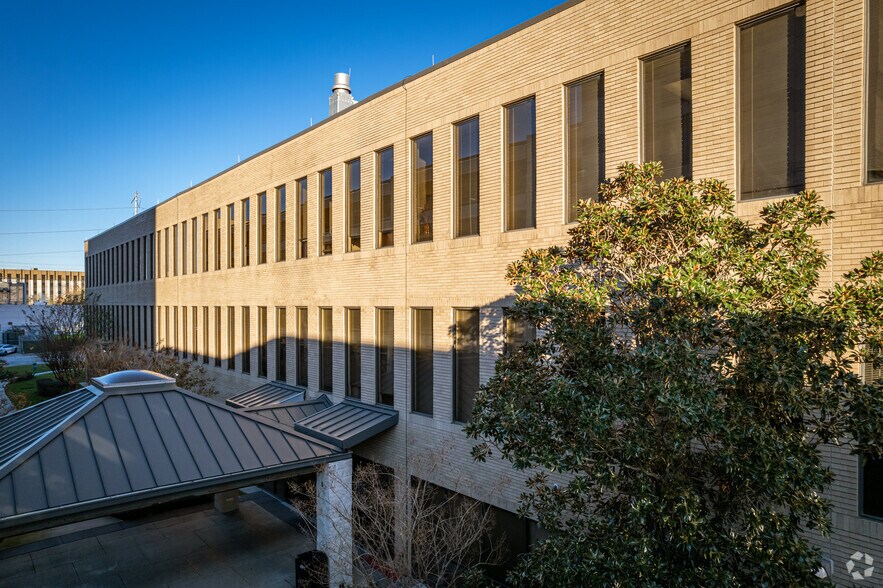 More Photos Of 1740 W 27th St, Houston Medical For Lease