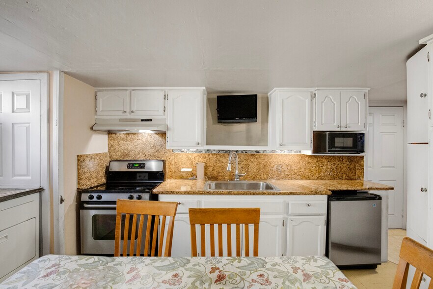 More Photos Of 11234 Hatteras St, North Hollywood Apartments For Sale