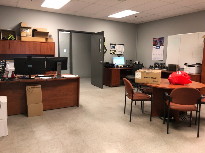 More Photos Of 20700 Rte Transcanadienne, Montréal Warehouse For Sale